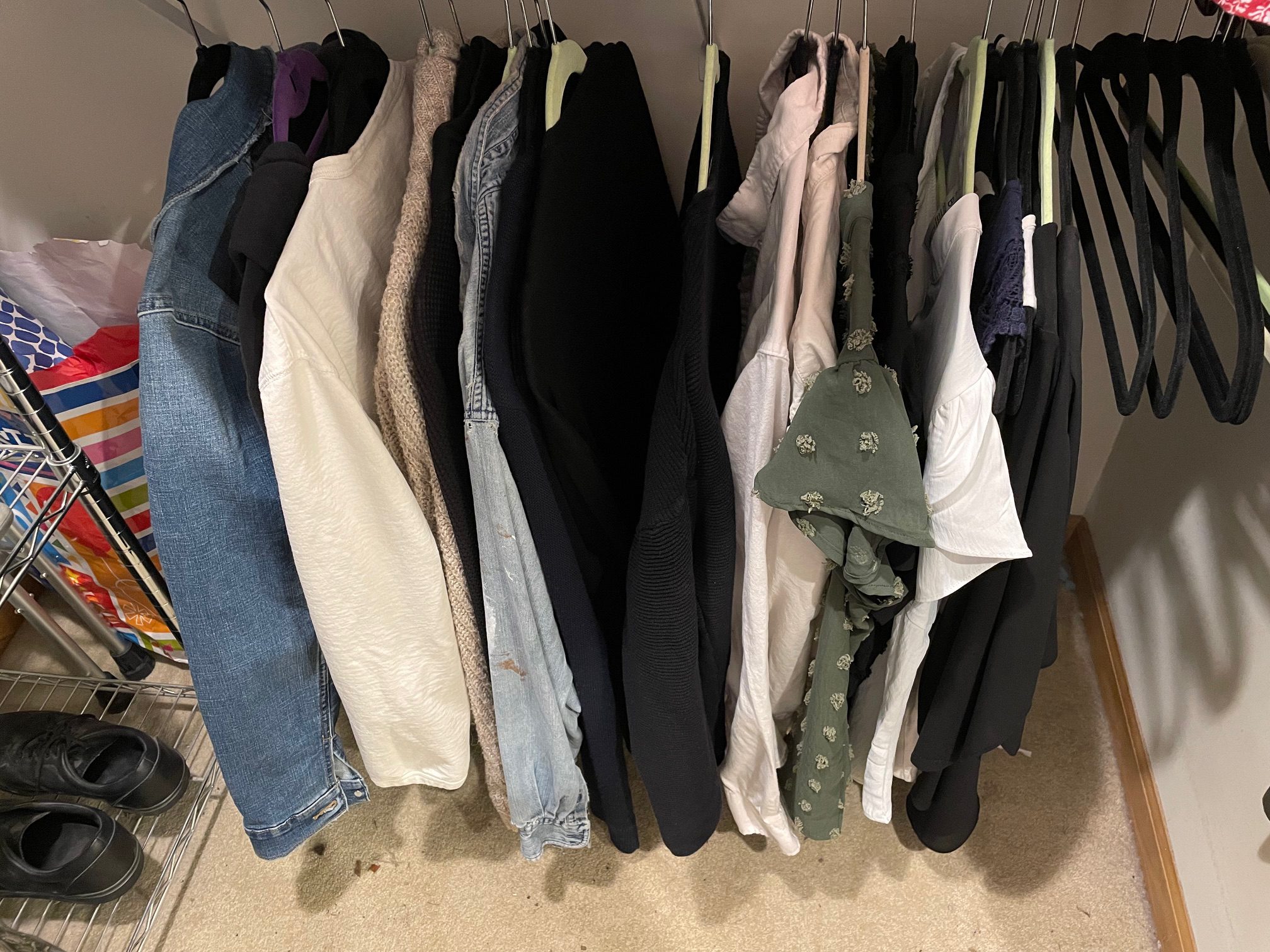Nomading: T-Minus 95 Weeks. My minimalist wardrobe